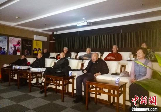 聽80多歲援疆老干部們談電影《喀什古麗》