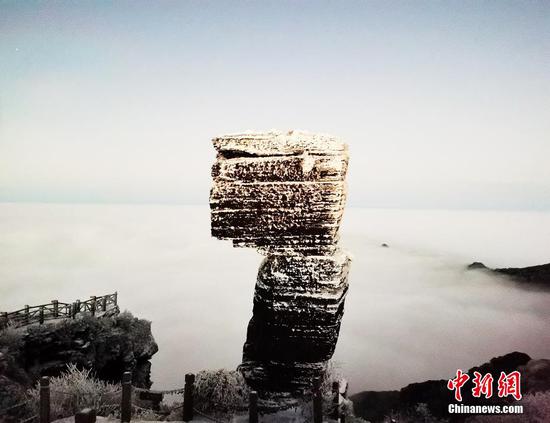 梵净山形成云雾翻滚的云海景观,壮美如画。 李鹤 摄 梵净山形成云雾翻滚的云海景观,壮美如画。 李鹤 摄