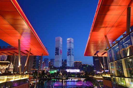 花果园商圈夜景实景图。 花果园商圈夜景实景图。