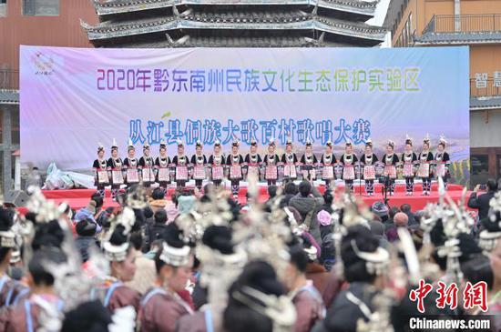 贵州省从江县一支侗歌队在参加比赛。 吴德军 摄 贵州省从江县一支侗歌队在参加比赛。 吴德军 摄