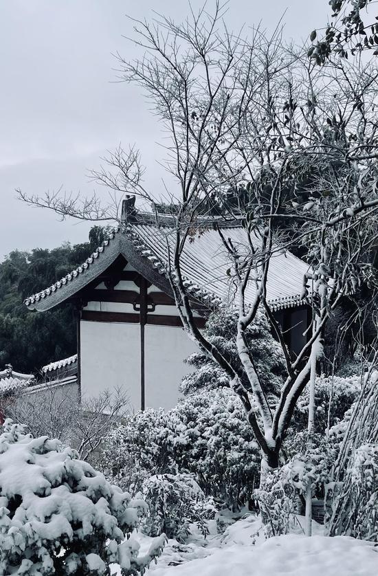 降∩雪之后的杭州径山寺十分清幽。玄应（通讯员） 摄