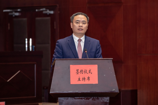 中共云岩区委副书记、区政府区长王黔致辞 中共云岩区委副书记、区政府区长王黔致辞