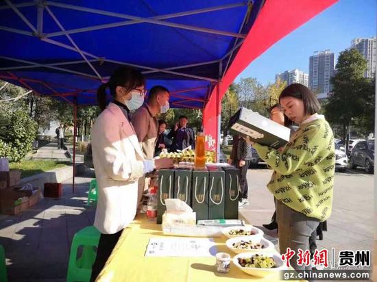 雙十一區政府門口消費扶貧 雙十一區政府門口消費扶貧