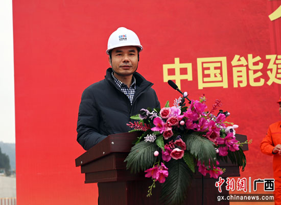 田林至西林(滇桂)高速公路首榀梁架设