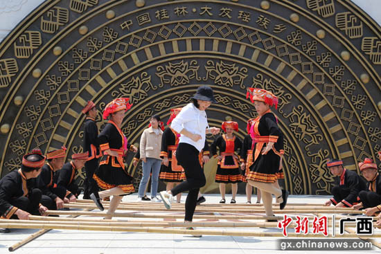 广西桂林市平乐县拓宽产业路 托起致富梦