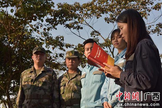 图为学习十九届五中全会精神。易欢 摄 图为学习十九届五中全会精神。易欢 摄