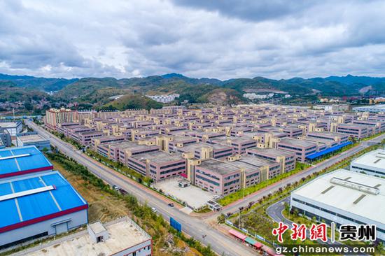 毕节金海湖新区工业园区一角。杨华 摄 毕节金海湖新区工业园区一角。杨华 摄