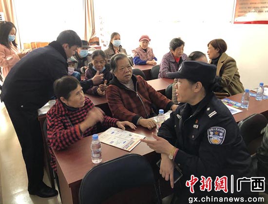 北海警方深入社区开展反诈骗宣传工作
