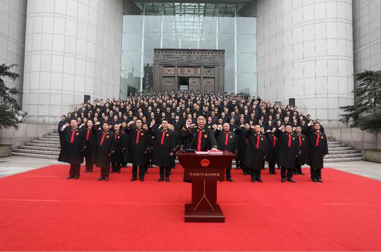 浙江高院举行宪法宣誓。浙江高院 供图