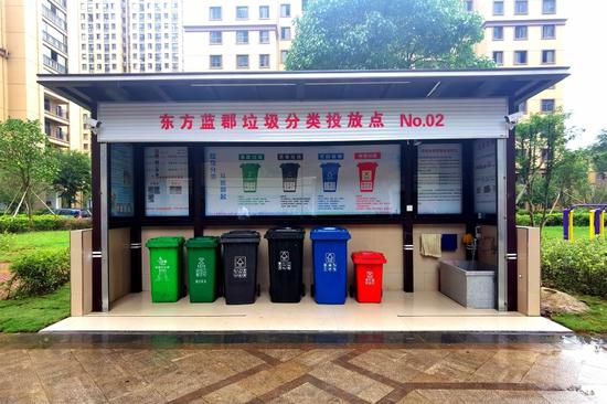 浦江县社区垃圾分类投放点。 陈晨 摄