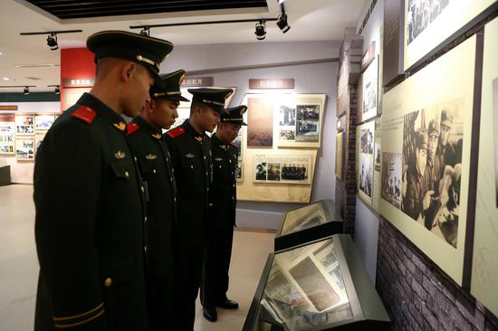 武警丽水支队新战友参观该支队历史纪念馆。刘治乾 摄