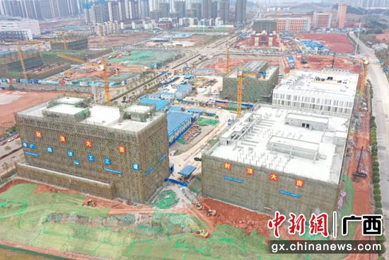 从空中鸟瞰正在施工中的中国移动（广西）数据中心  中国移动广西公司供图