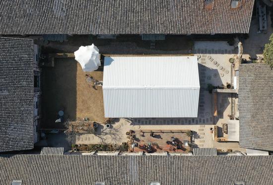 龙山村多座闲置粮仓被改造为“谷堆乡创”项目（航拍）。王刚 摄