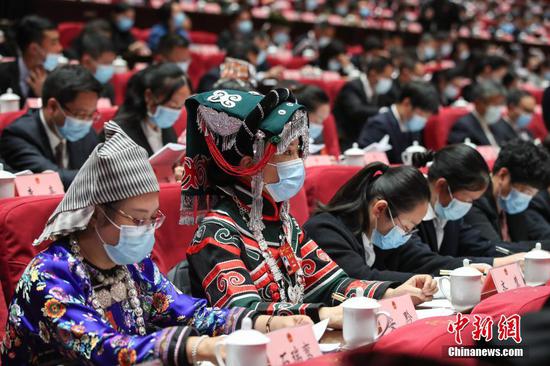 1月25日，贵州省第十三届人民代表大会第四次会议在贵阳开幕。 中新社记者 瞿宏伦 摄