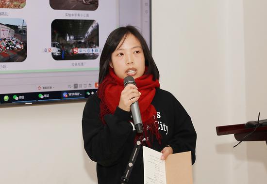 专职志愿宣讲师正在进行垃圾分类“翻转课堂”试讲。缪珍 摄