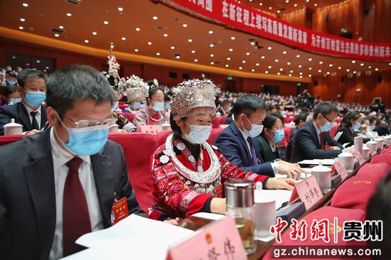 贵州省第十三届人民代表大会第四次会议现场。中新社记者 瞿宏伦 摄