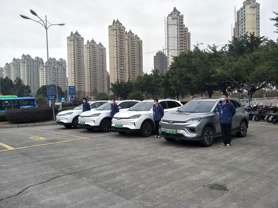 交运网约车项目投入的车辆。彭晟佑 摄