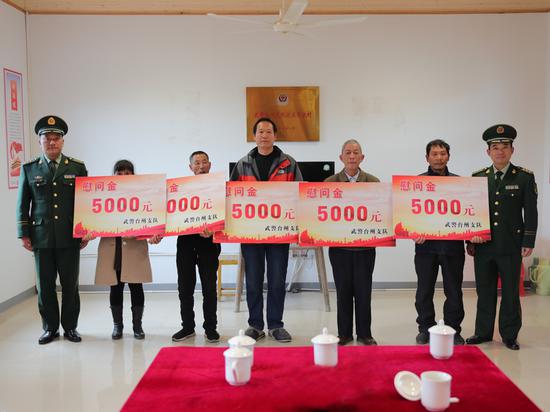 武警台州支队新闻慰问现场 章朝晖 供图