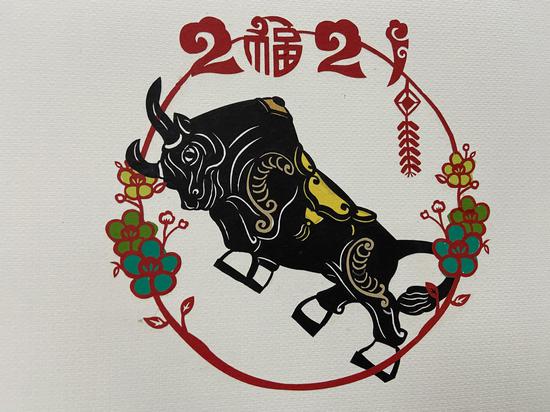 黄海仙的剪纸作品。徐晗昕（通讯员） 摄