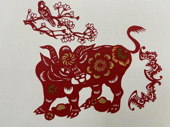 黄海仙的剪纸作品。徐晗昕（通讯员） 摄