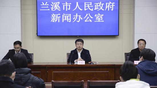 兰溪市召开新春“控疫情 促消费 暖民心”新闻发布会。 蒋宇欣供图