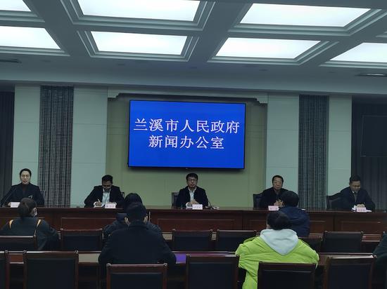 兰溪市召开新春“控疫情 促消费 暖民心”新闻发布会。 蒋宇欣供图
