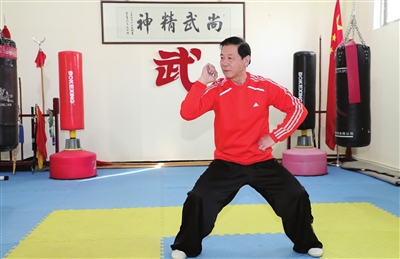 王同利演示八极拳法  摄影 刘泽瑞