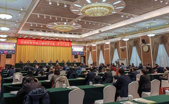 23日,新疆维吾尔自治区社科联五届四次全委(扩大)会议在乌鲁木齐召开。苟继鹏摄 23日,新疆维吾尔自治区社科联五届四次全委(扩大)会议在乌鲁木齐召开。苟继鹏摄