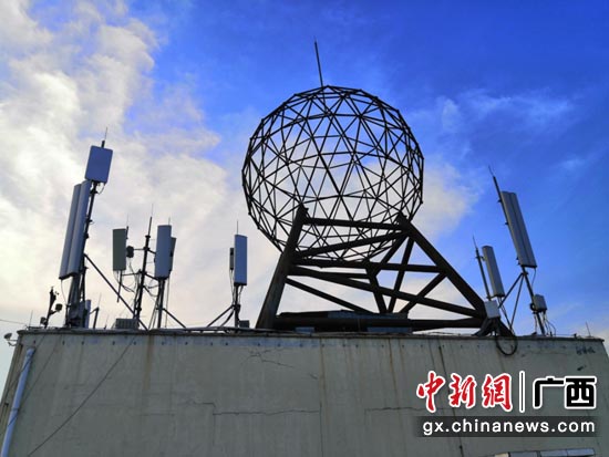 位于防城港东兴的中国移动东方明珠5G基站，覆盖了东兴口岸及周边区域。 秦丽群 摄