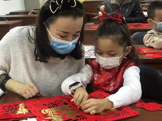 礼仪猜成语_看图猜成语(3)