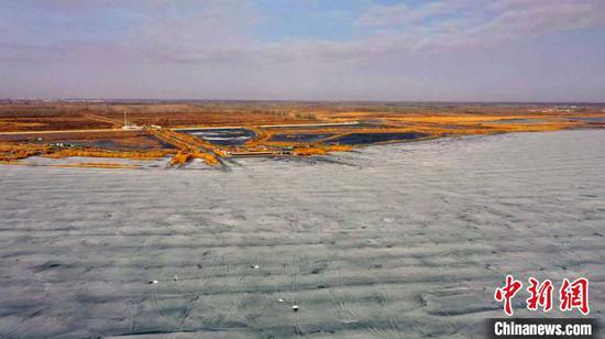 从3月1日起，中国最大的内陆淡水湖博斯腾湖将进入为期112天的禁渔期。　艾尼　摄