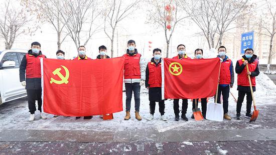 3月4日至5日，国网新疆电科院青年志愿者开展多样学雷锋活动。马博洋 摄