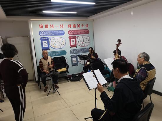 杭州一社区养老机构内。  张煜欢 摄
