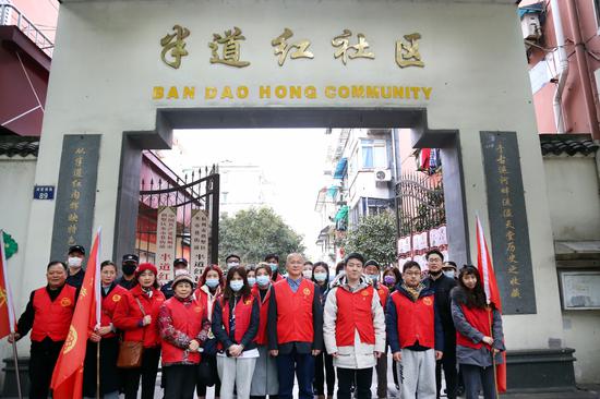 杭州台湾学生志工队参加志愿服务。主办方 供图