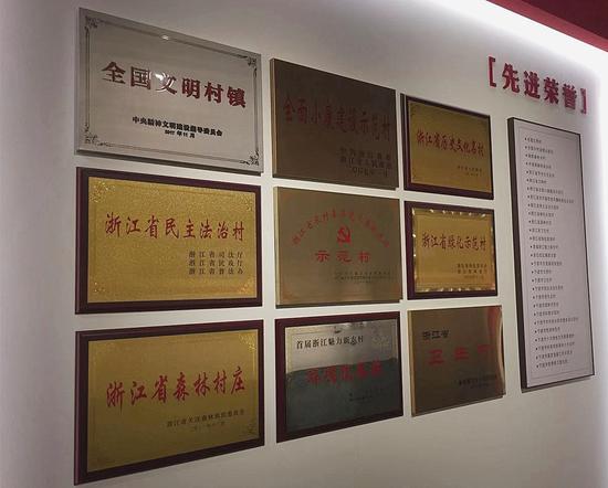 横坎头村获得满满荣誉。李典 摄