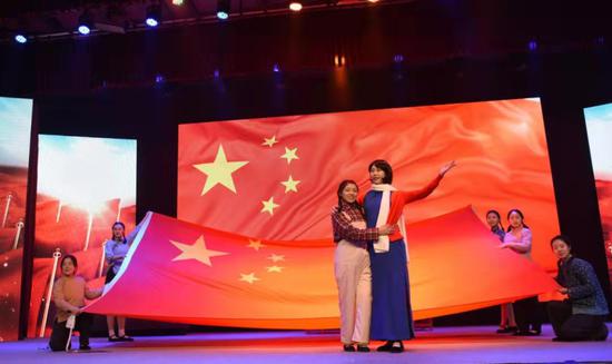 党史情景剧《光影百年》演出现场。李磊 摄