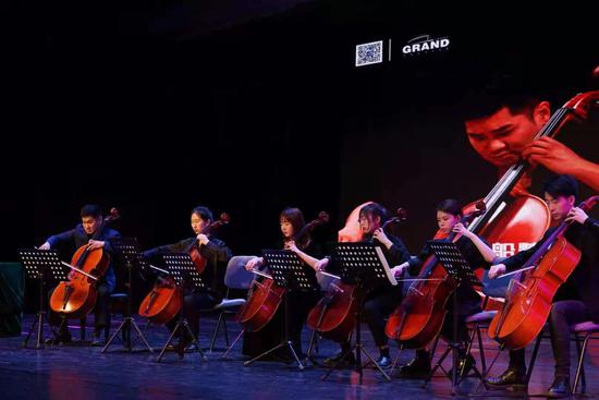 “红船精神在青少年大提琴学习中的运用”讲座演奏现场。张舒怡 摄