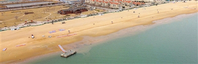 天津东疆湾沙滩景区沙滩航拍图 图片由天津港文化传媒有限公司提供