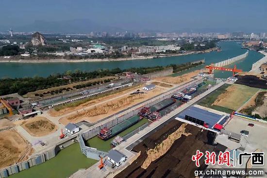 贵港航运枢纽二线船闸俯视图。中国能建南方建投广西工程局 供图