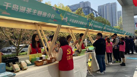 “千岛集市”现场。钱晨菲 摄