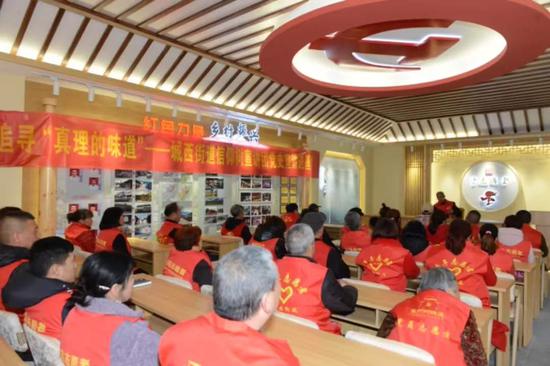 义乌市城西街道党史宣讲进基层活动现场。 余江伟供图