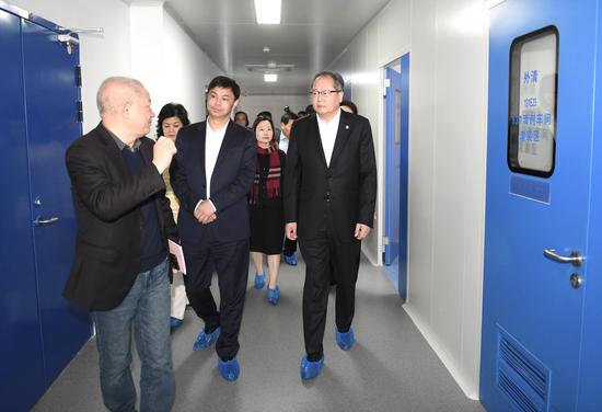 　　中国侨商联合会常务副会长、浙江省侨商会会长廖春荣等一行参观我武生物科技股份有限公司。 张茵供图