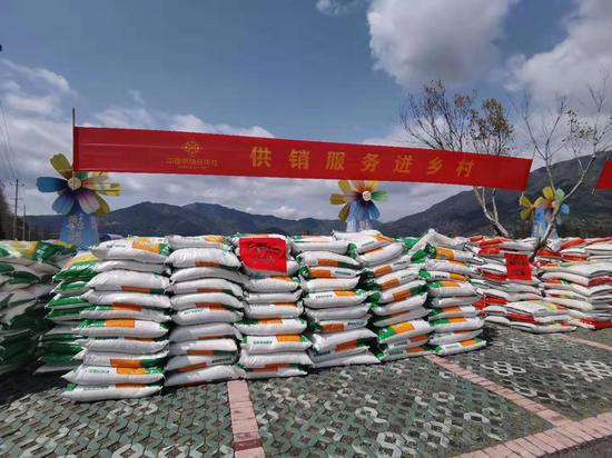捐赠物资。胡亦心 摄