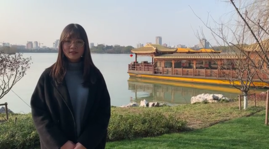 中量大学子打卡嘉兴南湖。视频截图
