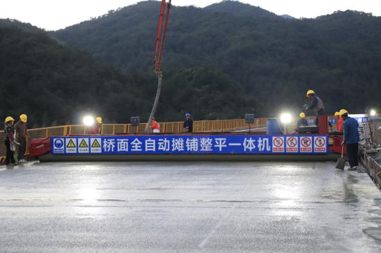 景文高速白鹤大桥施工现场。关耀胜 供图