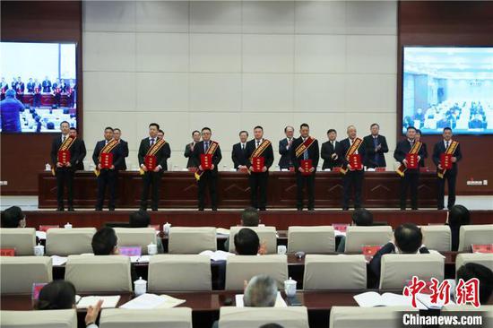 贵州表彰了49名“贵州省民营经济人士优秀中国特色社会主义事业建设者”。　瞿宏伦 摄