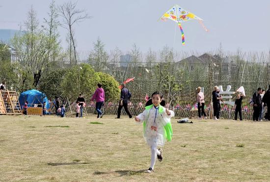 风筝文化节活动现场。王燕 摄
