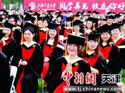 上海交通大学举行二〇二〇年毕业典礼。　新华社发