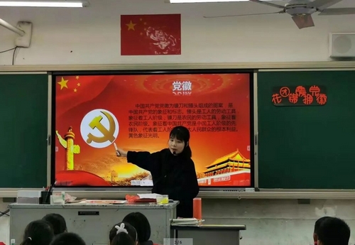 党课进校园  李玲珠 摄