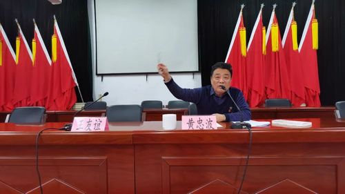 　　在洞头霓屿街道举行的党史学习教育专题学习会上，当地义务教育学校的老校长黄忠波通过一首自创诗歌《党啊母亲》引入课程。 温栋提供